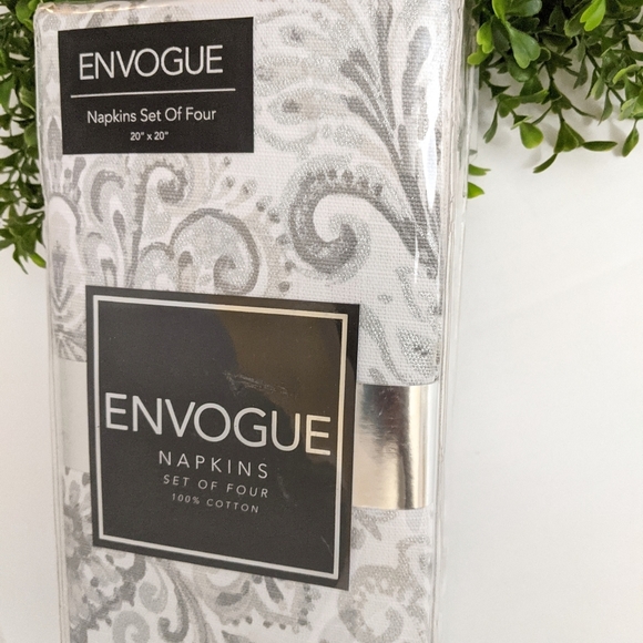 Metallic Silver Gray 4 Cotton Fabric Medallion Napkins by Envogue - Picture 2 of 3